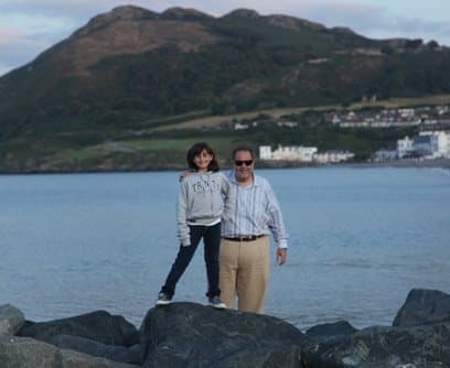 Aquí vemos a Mía con su papá en la famosa Laguna Negra en Dublín, Irlanda.