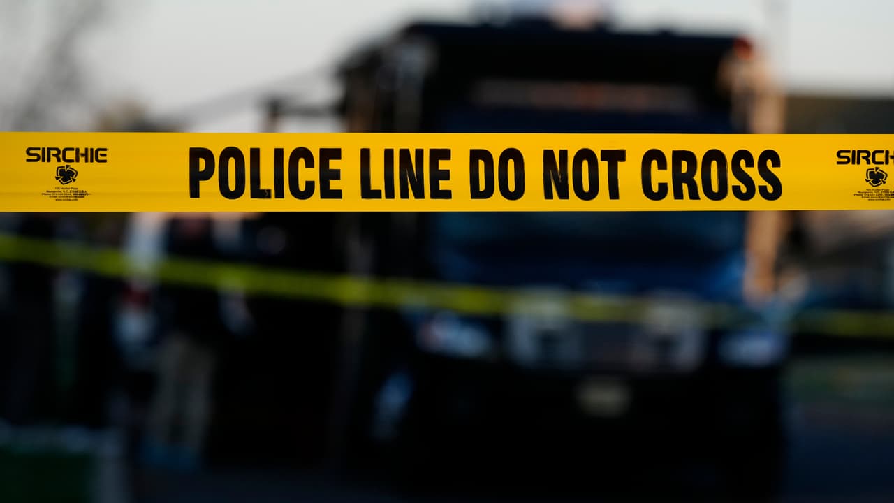 Hombre enmascarado dispara contra cinco personas en Cobbs Creek y mata a dos