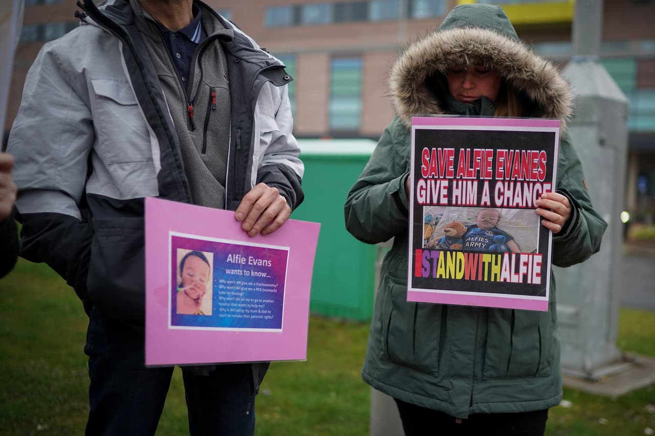 Días atrás, la gente protestaba afuera del Alder Hey Hospital donde Alfie Evans estaba internado.