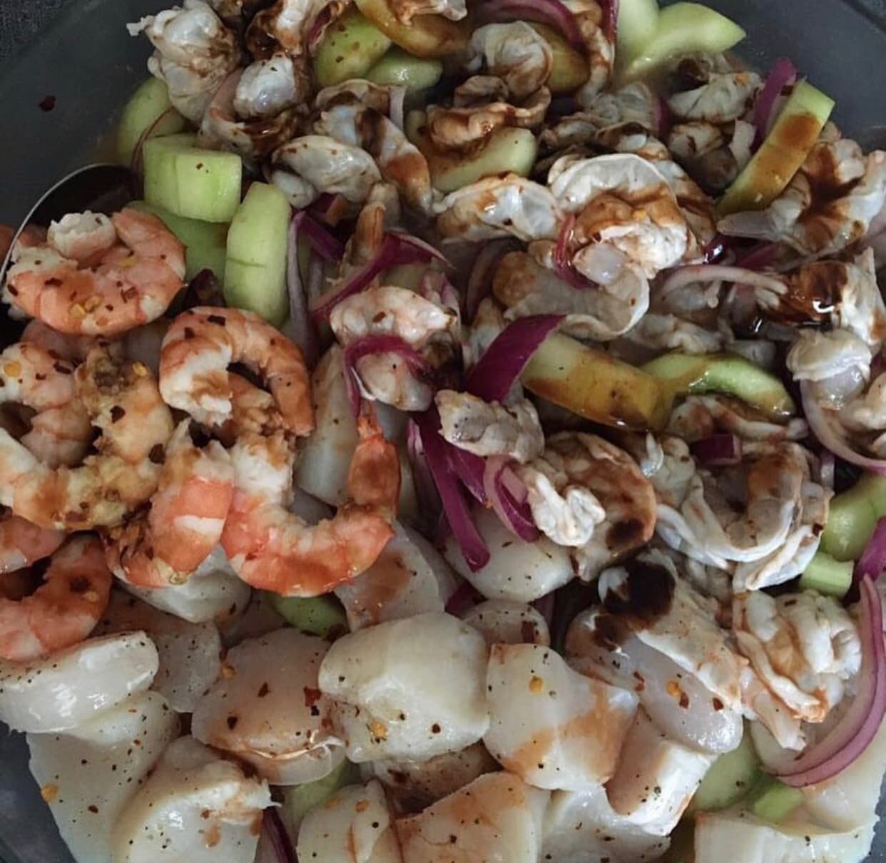 En los dias de calor el
<a href="http://www.univision.com/temas/el-compa-ivan">Compa Ivan</a> goza de unos mariscos.