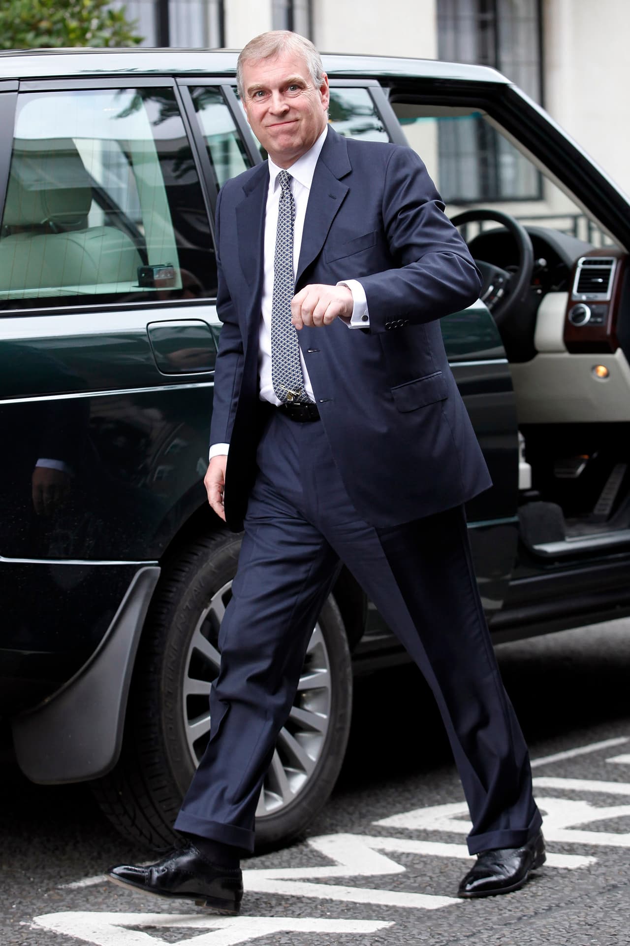 Además, la Asociación de atracciones principales para visitantes, que representa sitios turísticos como museos, galerías y casas históricas en todo el Reino Unido, dijo que el príncipe ya no era su presidente.