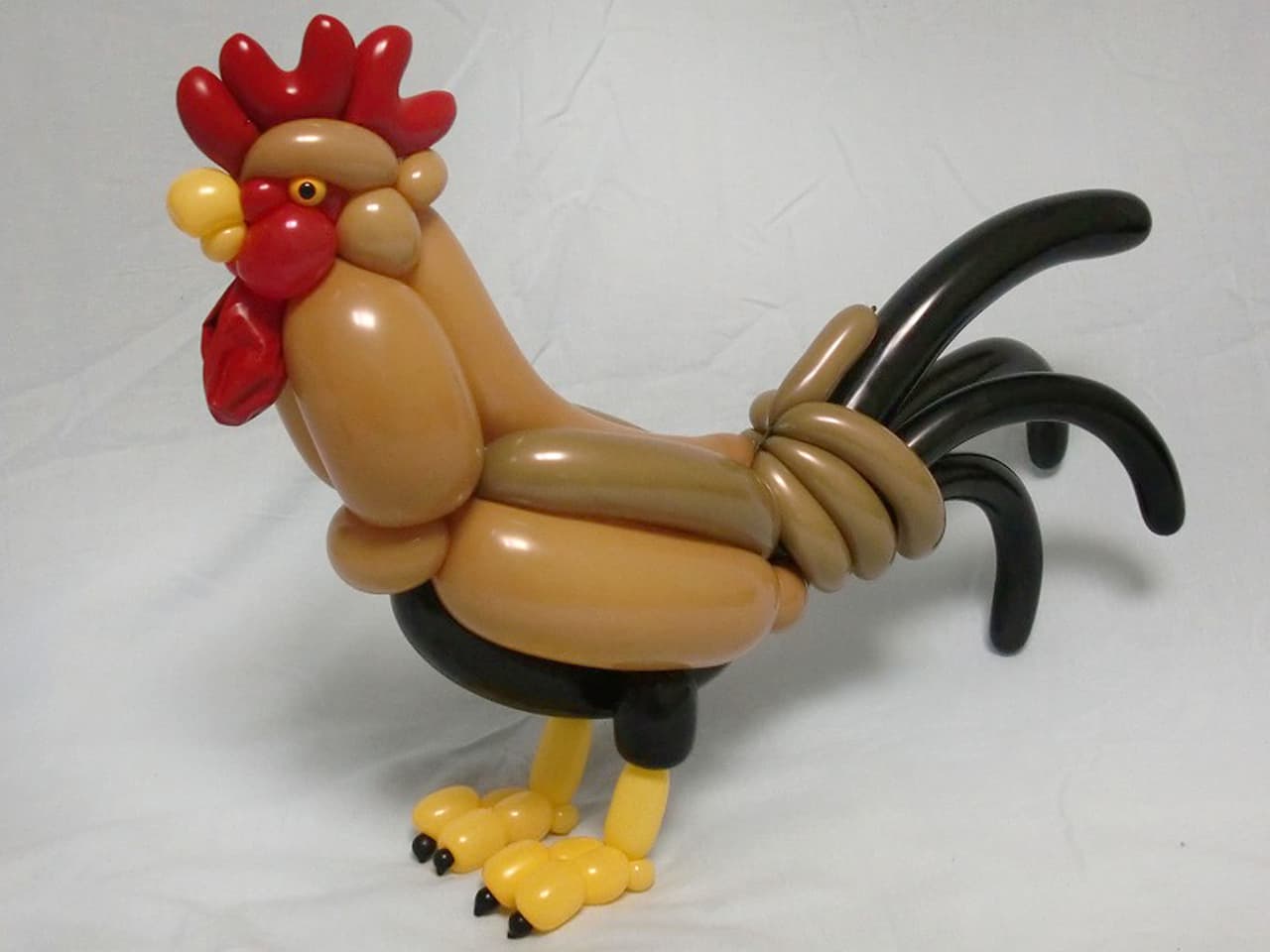 Hacen animales con globos