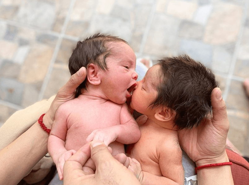 Con el nacimiento de los mellizos, Ferdinando Valencia y Brenda Kellerman vivieron los momentos más bonitos de sus vidas, pero 
<b><a href="https://www.univision.com/famosos/2019-el-ano-en-que-la-realidad-de-ferdinando-y-brenda-supero-toda-ficcion-con-el-nacimiento-y-muerte-de-dante-video">también los más dolorosos</a></b>.