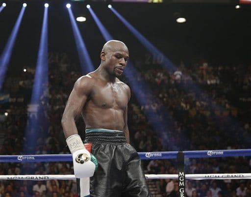 Floyd Mayweather se coló en el top 10 en la posición número 7, con $105 millones ganados.