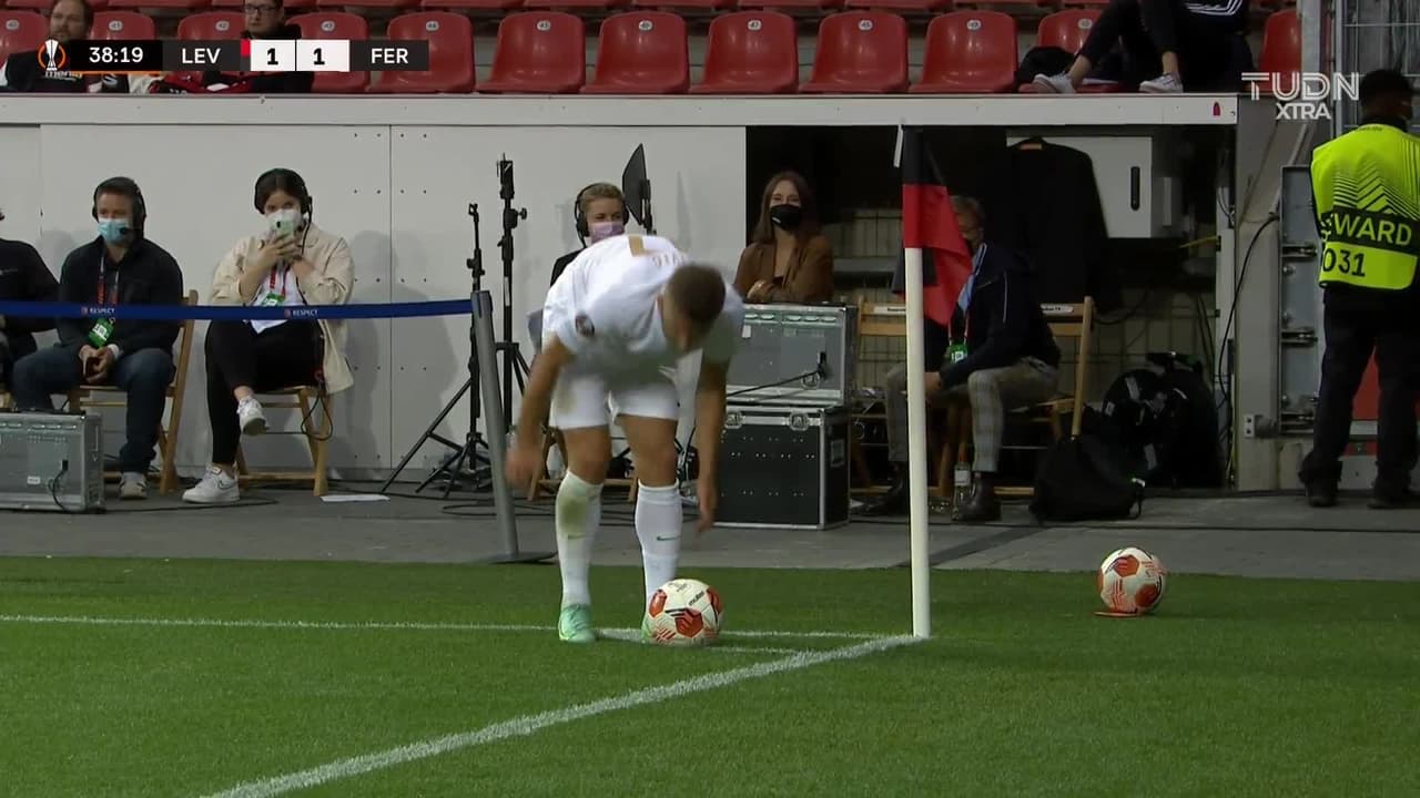 ¡Cuánta fortuna! Vécsei pone adelante al Ferencvaros en Leverkusen