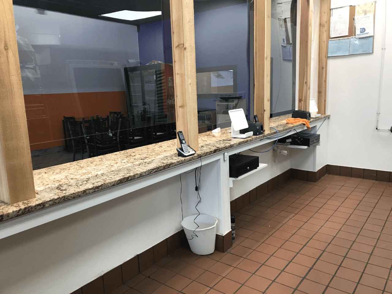 No cuenta con muchas fotográficas de su local destruido, y es que cuando fue a verlo, los bomberos le advirtieron de una fuga de gas y no pudo acercarse, además luego de varios días el edificio fue inspeccionado por temor a que se derrumbara, días muy duros cuenta.