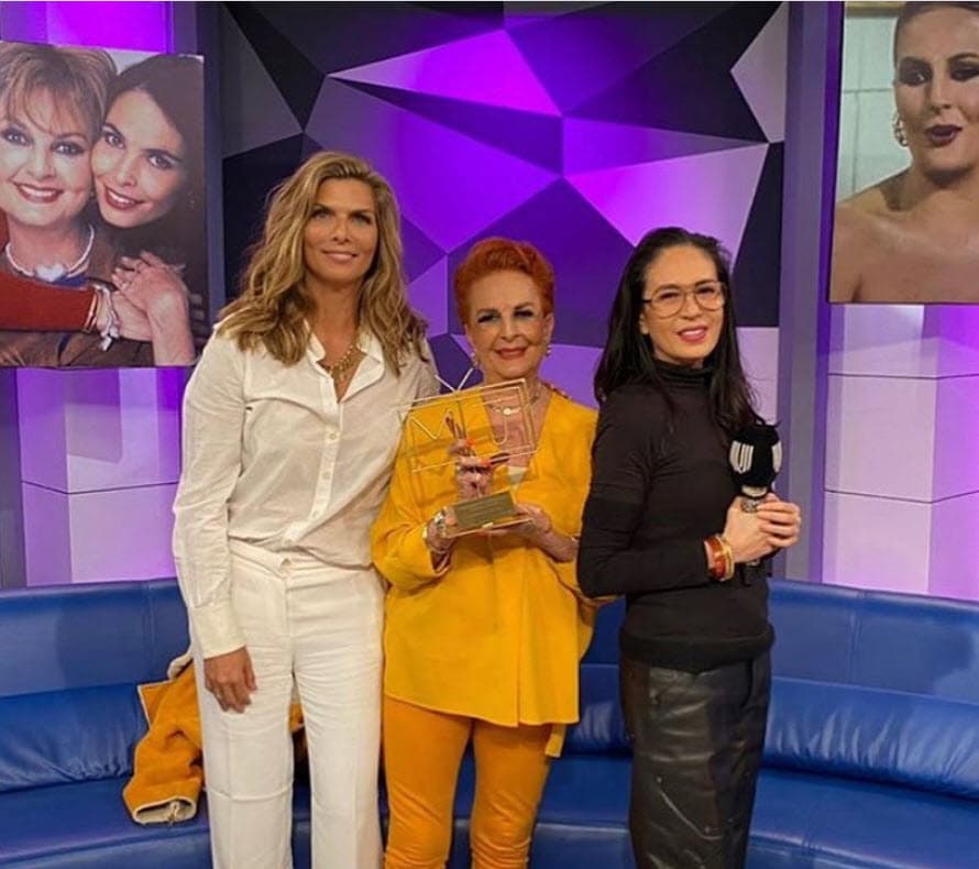 Acudió al foro mientras que Ana Bárbara se unió a la entrevista a través de una videollamada. 
<br>