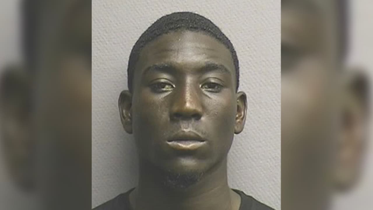 Se busca por asalto con agravantes utilizando un arma mortal en Houston