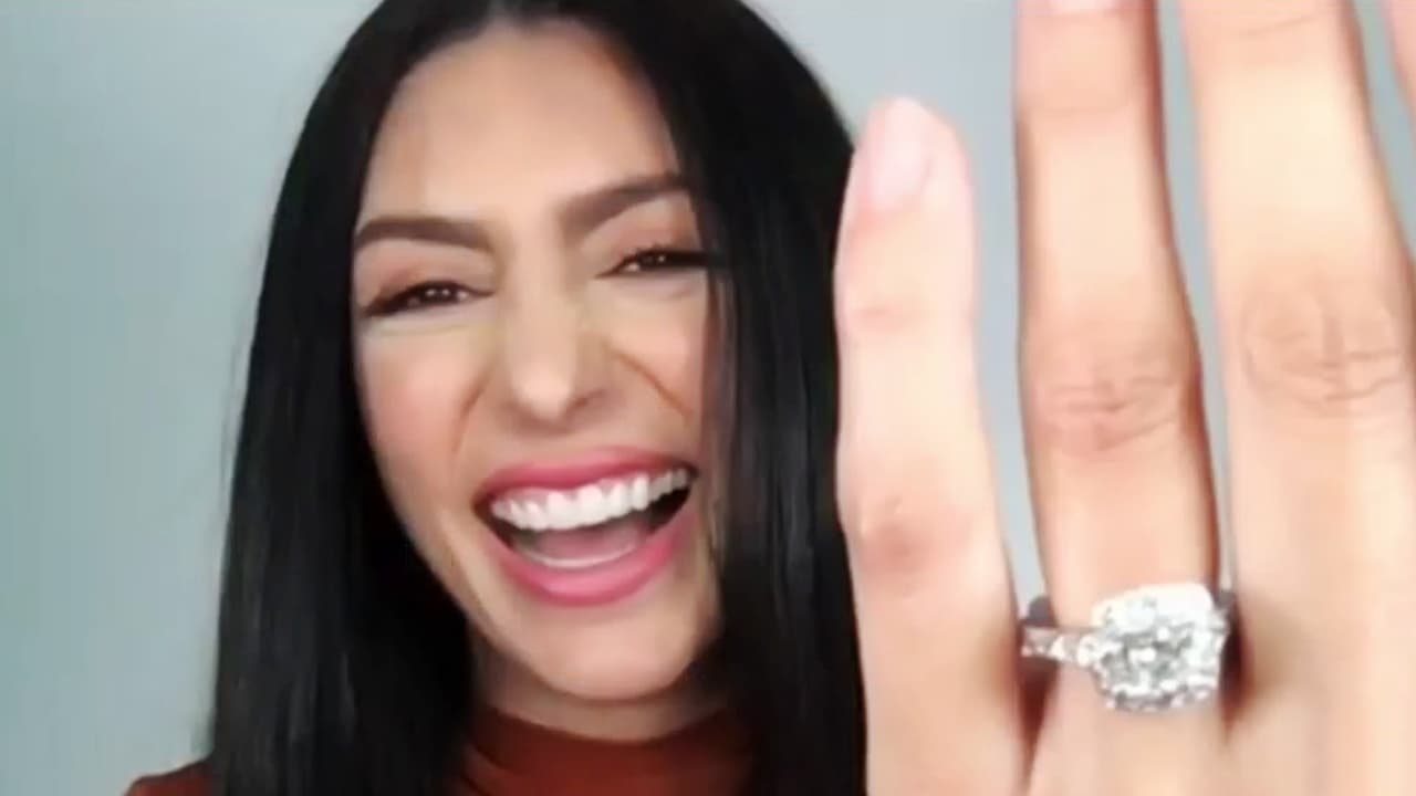 Cuando nos contaron que en febrero se comprometieron y la insólita forma en que lo hicieron, hasta pudimos ver el anillo de compromiso.