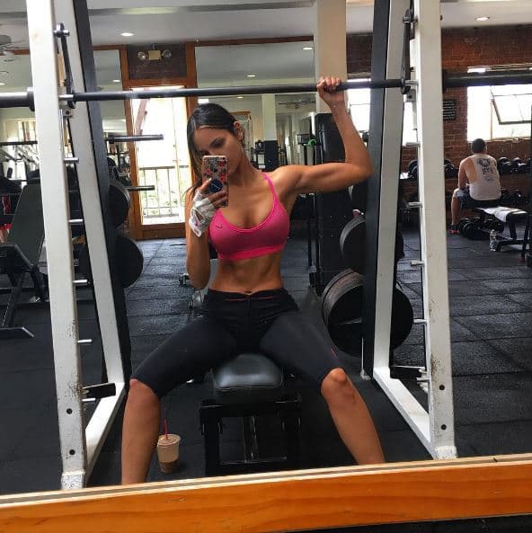 Eiza González ha sido duramente criticada por su extrema delgadez, pero al parecer a la actriz poco parece importarle y demuestra que su figura la obtiene gracias al ejercicio.