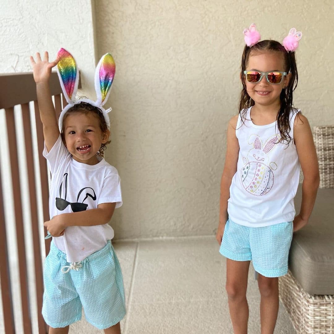 Por la poca diferencia de edades, los dos hijos menores de Alan Tacher son inseparables.