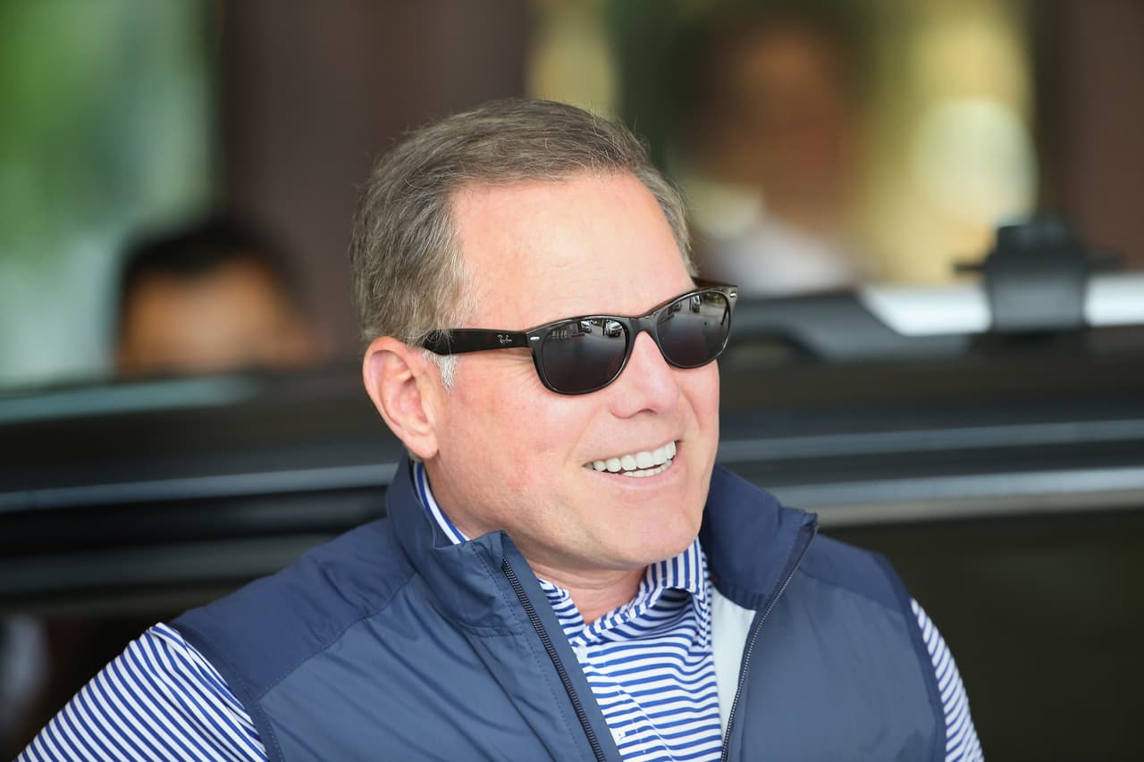 <b>14. David M. Zaslav (Discovery Communications). Salario y compensación anual (2016): $37,192,354. </b>
<br>Nacido en el estado de Nueva York, tiene 57 años. Desde 2007 es el CEO de 
<a href="https://corporate.discovery.com/leadership/david-m-zaslav/" target="_blank"><b>Discovery Communications</b></a>. Antes, fue un ejecutivo del gigante de medios NBC Universal. Bajo su liderazgo, Discovery comenzó a operar en la Bolsa de Valores Nasdaq en 2008 y en 2014, se convirtió en una de las 500 empresas Fortune.