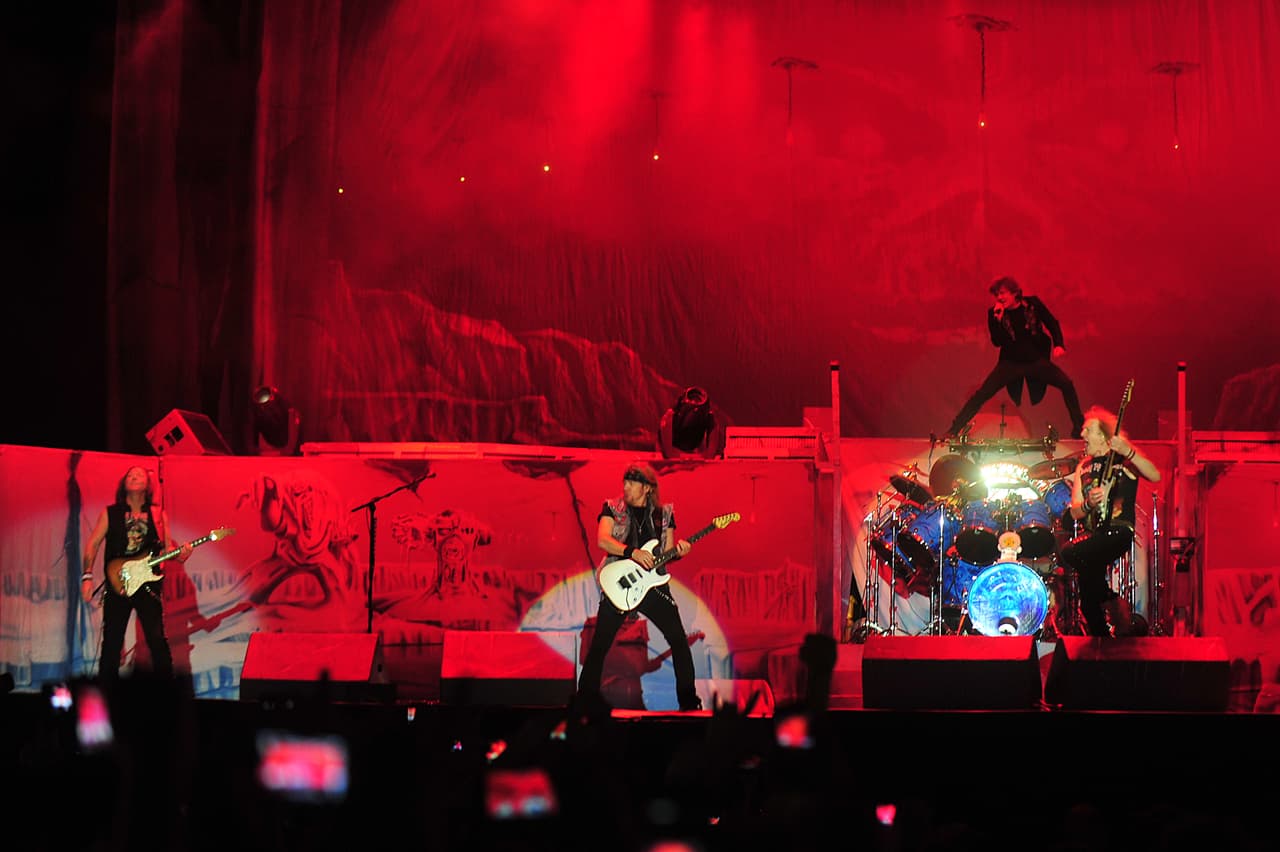 Cada boleto a su concierto tiene un costo de 59.35 dólares.