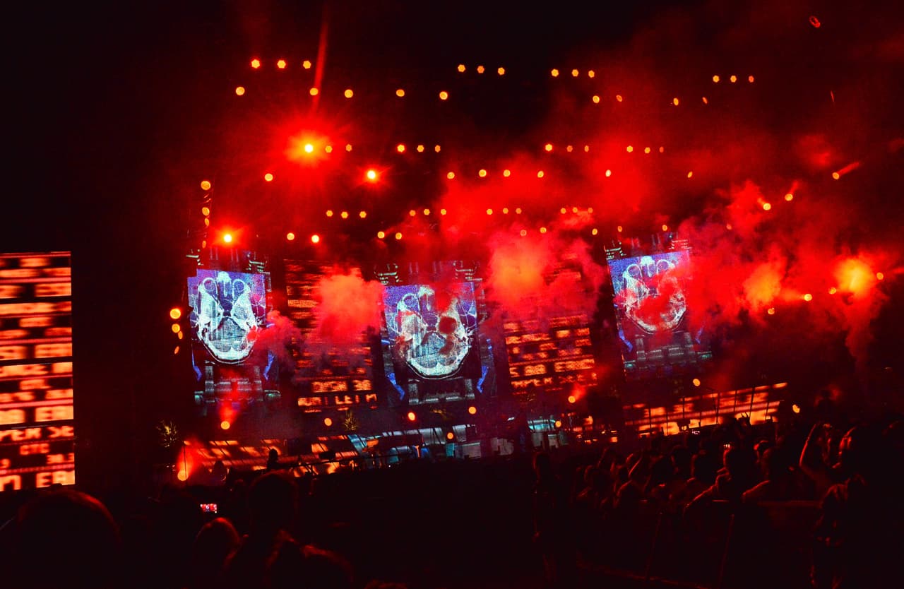 Su gira 'Drones' tiene un costo por boleto 63.24 dólares.