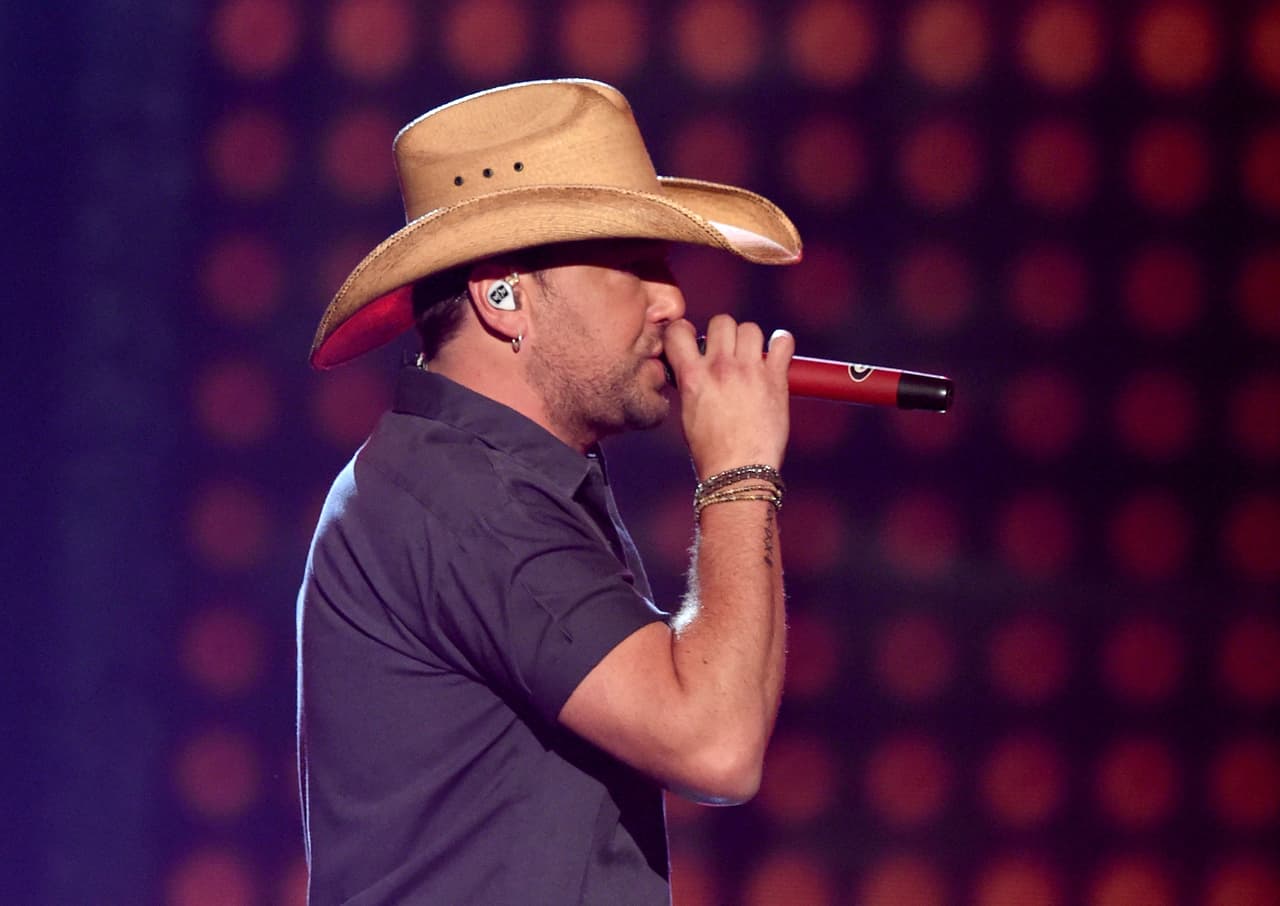 Jason Aldean está en el sitio 13 al conseguir 502,552 dólares.