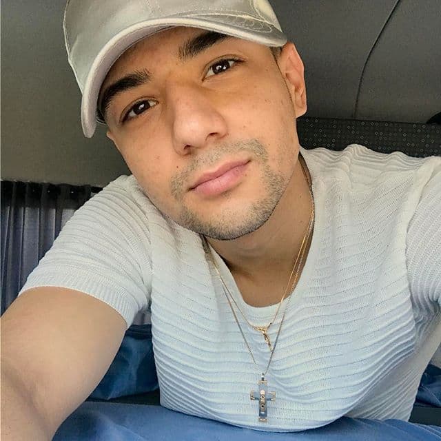 El intérprete de "Mi niña traviesa" se llevó tres galardones en la emisión de 2015 de Premios Juventud en las categorías de: Eso fue todo, Voz del momento y Mi Regional Mexicano.