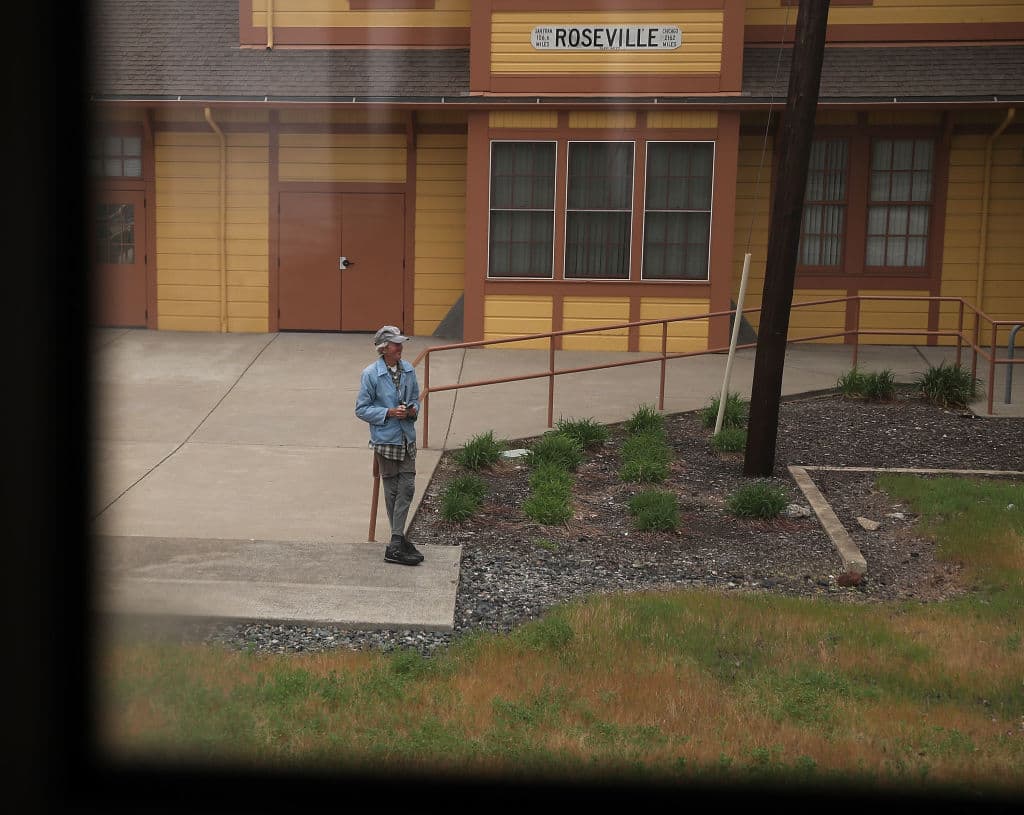 <h2 class="cms-H2-H2">2. Roseville, California</h2>
<br>
<br>Justo al noreste de Sacramento, Roseville experimentó un aumento de población del 14.4%, liderando el crecimiento migratorio del país, dice la encuesta. Entre las 10 primeras ciudades, el crecimiento de la población alcanzó el 14% y los ingresos medios aumentaron más del 20%, signos claros de un fuerte impulso económico.
<br>
<br>Aunque el empleo descendió ligeramente, el valor de la vivienda aumentó casi un 35% en los últimos cinco años y los ingresos crecieron modestamente, indica el estudio.
<br>