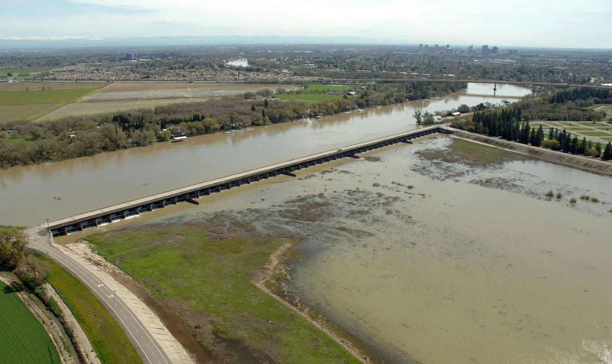 Esta mes la región fue nuevamente el escenario de tormentas e inundaciones debido al cruce del río atmosférico más fuerte de los últimos 10 años, por lo que se decidió abrir nuevamente la represa que conduce al Yolo Bypass.