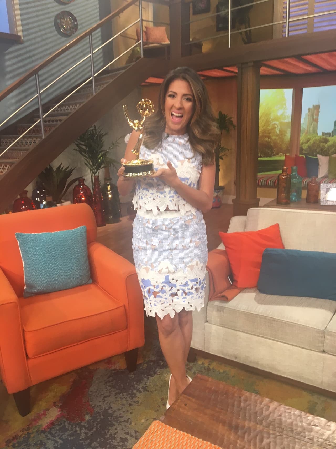 Maity Interiano llegó presumiendo su trofeo a Despierta América