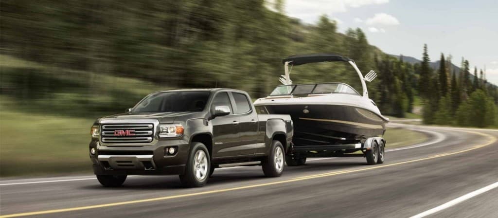 La GMC Canyon se impulsa con el ya conocido motor Duramax V8 de General Motors de 2.8 litros turbodiesel, que genera una potencia de 181 caballos de fuerza y 369 libras-pie de torque.