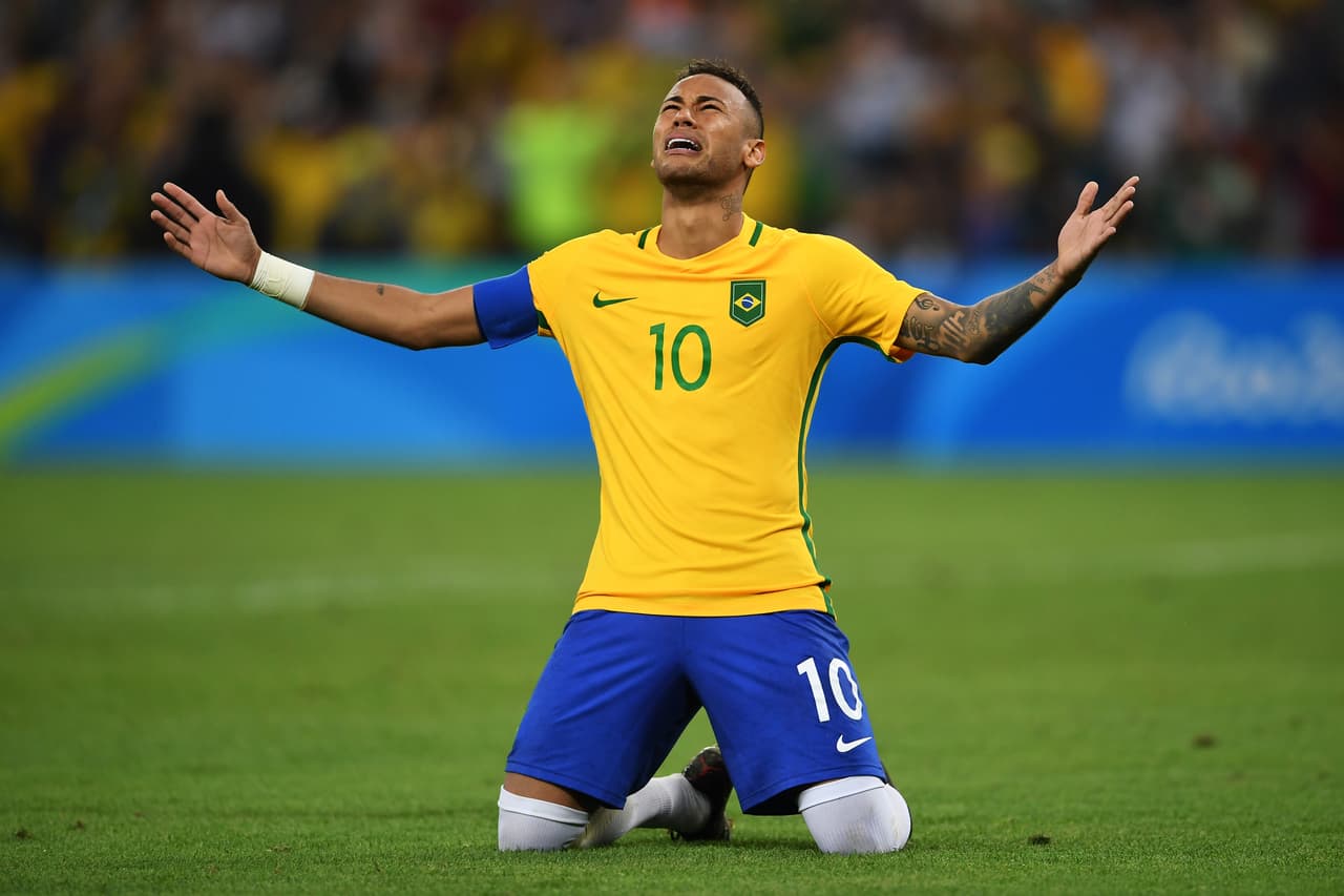 Encabezado por Neymar, todo un pais celebró la medalla de oro. Brasil, el campeón absoluto del fútbol de selecciones y con trofeos en todas las categorías, tuvo que esperar 100 años para ganar en Olímpicos.