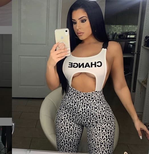 En el show también aparece
<b><a href="https://www.instagram.com/stephs_music/" target="_blank"> Stephanie Acevedo</a></b>. La cantante y modelo tiene herencia puertorriqueña y cubana, pero nació y creció en Miami, Florida, donde su padre era un traficante de drogas.