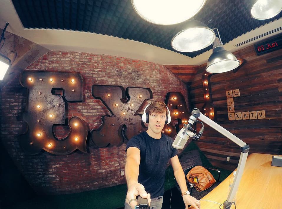 Actualmente es conductor de un programa de radio.