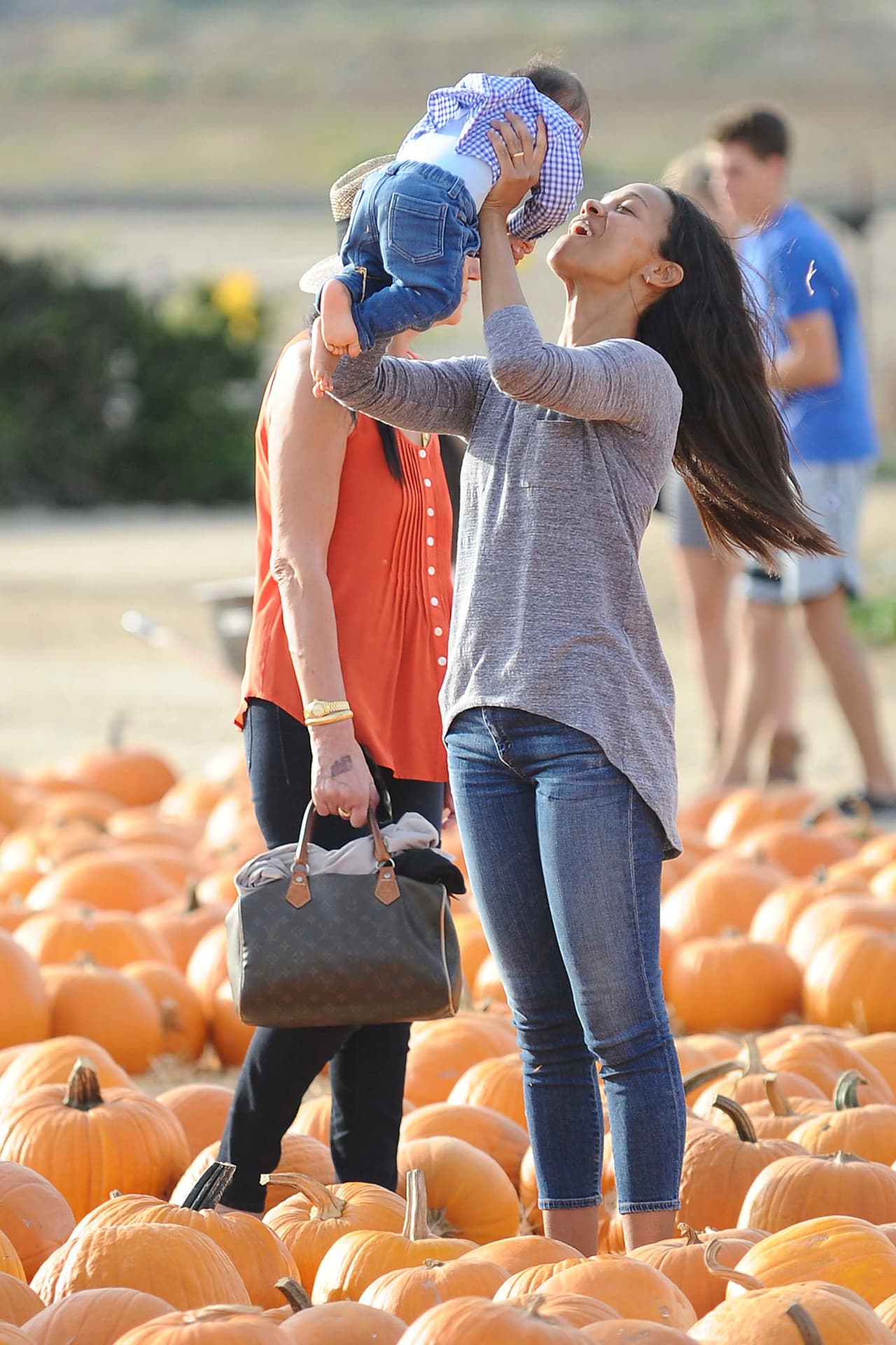 Zoe no desaprovecho ni un momento para disfrutar a sus pequeños de casi un año de edad.