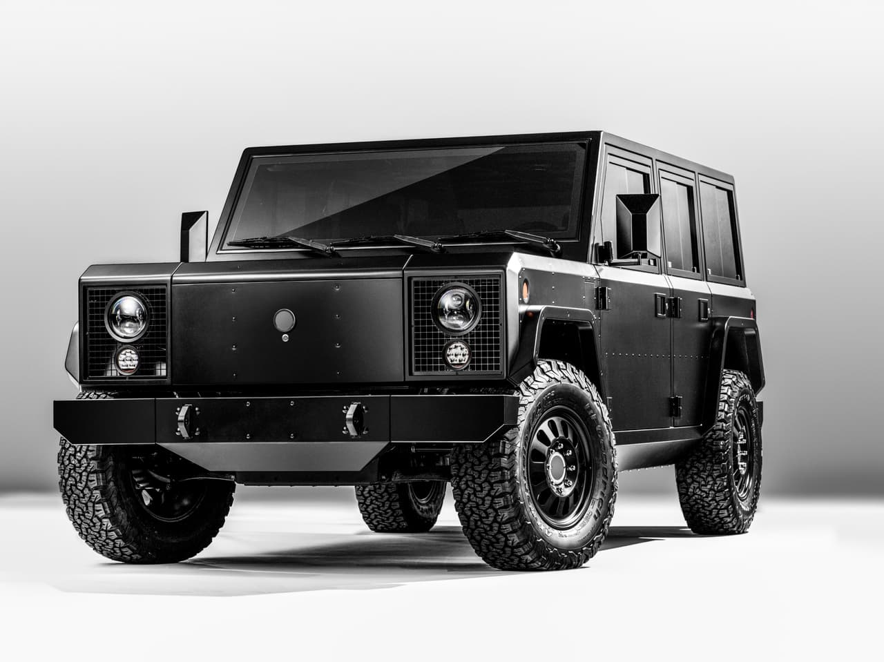 Bollinger Motors planea fabricar sus modelos B1 y B2 con los que pretende conquistar el segmento de las SUVs y pickups. Ambos modelos son motivados por motores eléctricos y cuentan con atractivas características para dominar hasta los terrenos más desafiantes.