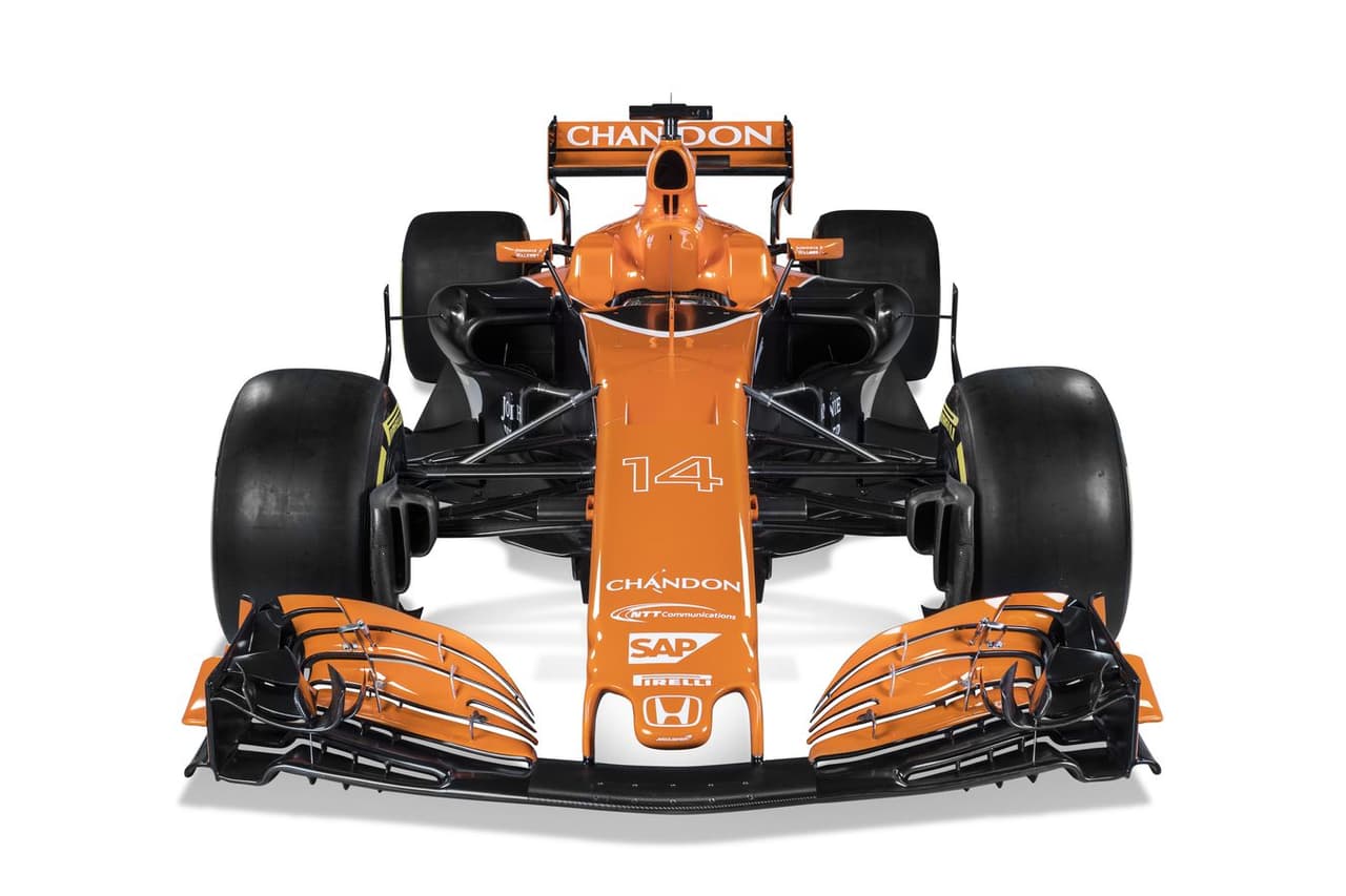 El McLaren MCL-32 sale a pista el 27 de febrero con el inicio de los ensayos de pretemporada en Barcelona. Posteriormente, pondrán rumbo a Melbourne, para abrir la temporada en el Gran Premio de Australia el 26 de marzo.