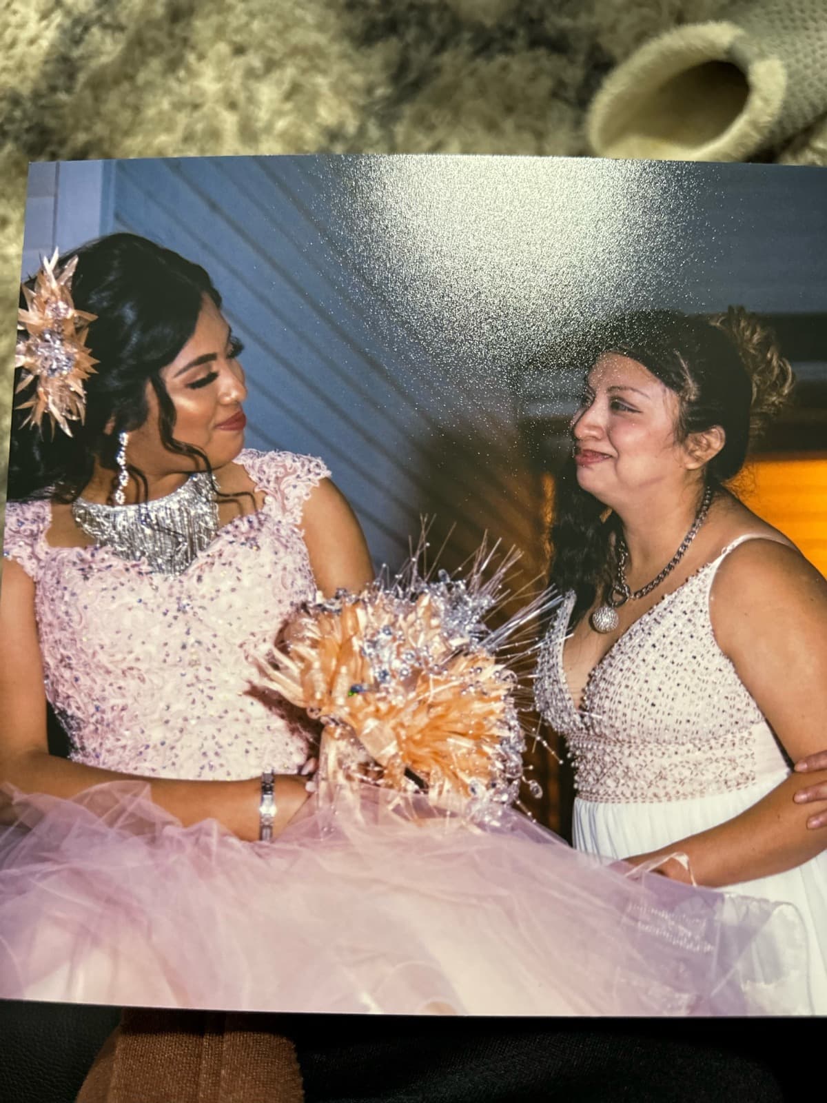 Aunque no ha tenido una comunicación directa con la menor desde que desapareció, Isis dice que la familia ha recibido mensajes de terceras personas, que aseguran que la joven es maltratada.