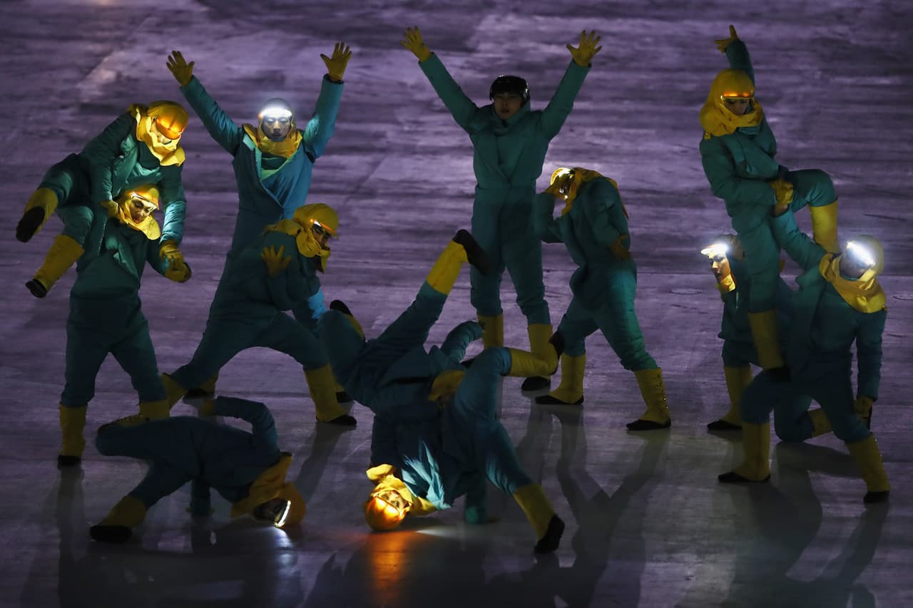 Bailarines en pleno espectáculo.