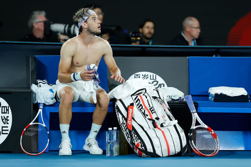 Con una gran remontada, Djokovic vence al austriaco Dominic Thiem con parciales de 6-4 / 4-6 / 2-6 / 6-3 / 6-4 y, por octava ocasión, se lleva el Australian Open y vuelve a ser el número uno.