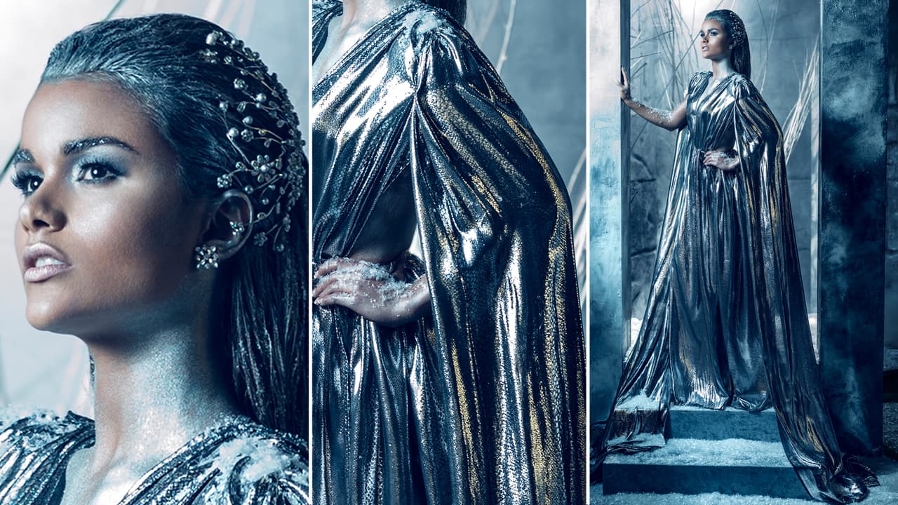 Los accesorios de las piedras preciosas en el cabello y las orejas en color plateado, así como el color del maquillaje en el mismo tono infunden de misticismo la expresión de Clarissa.