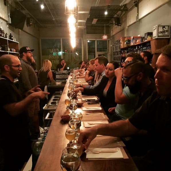 M.I.A. Brewing está en la ciudad de Doral, específicamente en el 10400 del noroeste y la calle 33 #150. Abierto los siete días de la semana, esta cervecería ofrece la burbujeante bebida inspirada en su ambiente cultural y tropical. Es excelente lugar para pasar un buen rato con los amigos.