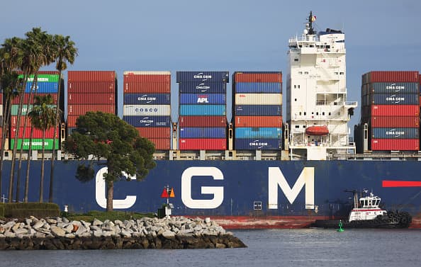 Entre la propuesta de Biden, Amazon, Walmart, Target y FedEx, entre otras empresas minoristas y de distribución, podrán entrar a los puertos en los nuevos horarios y así apresurar la distribución de productos a nivel estatal y nacional.