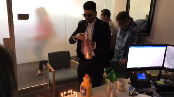 El pasado 20 de septiembre la productora de El Gordo y La Flaca, Mariela Cardona, estuvo de cumpleaños y sus compañeros de trabajo le organizaron un par de sorpresas.