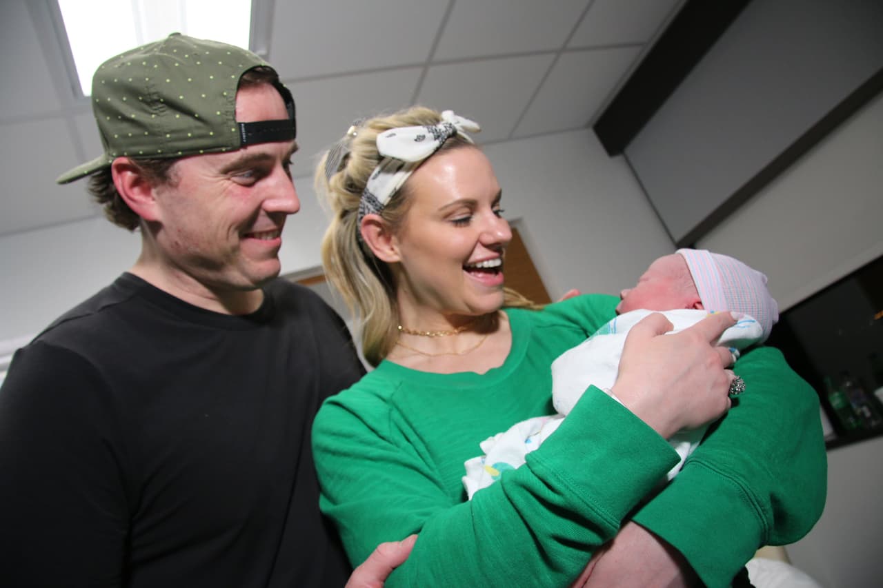 Gray dijo estar sumamente feliz y agradecida con la enfermera y con la llegada del nuevo bebé.
<br>