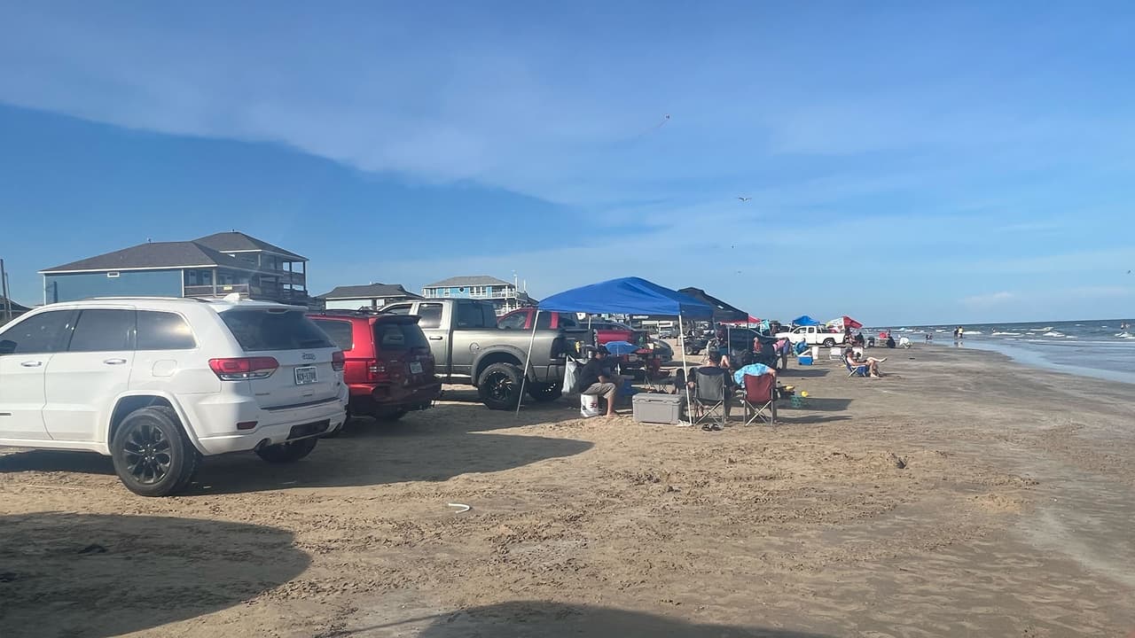 El ferry se toma desde la isla de Galveston y es gratis. Irse por carretera desde el centro de Houston son casi 100 millas o un aproximado de 1 hora y 35 minutos.