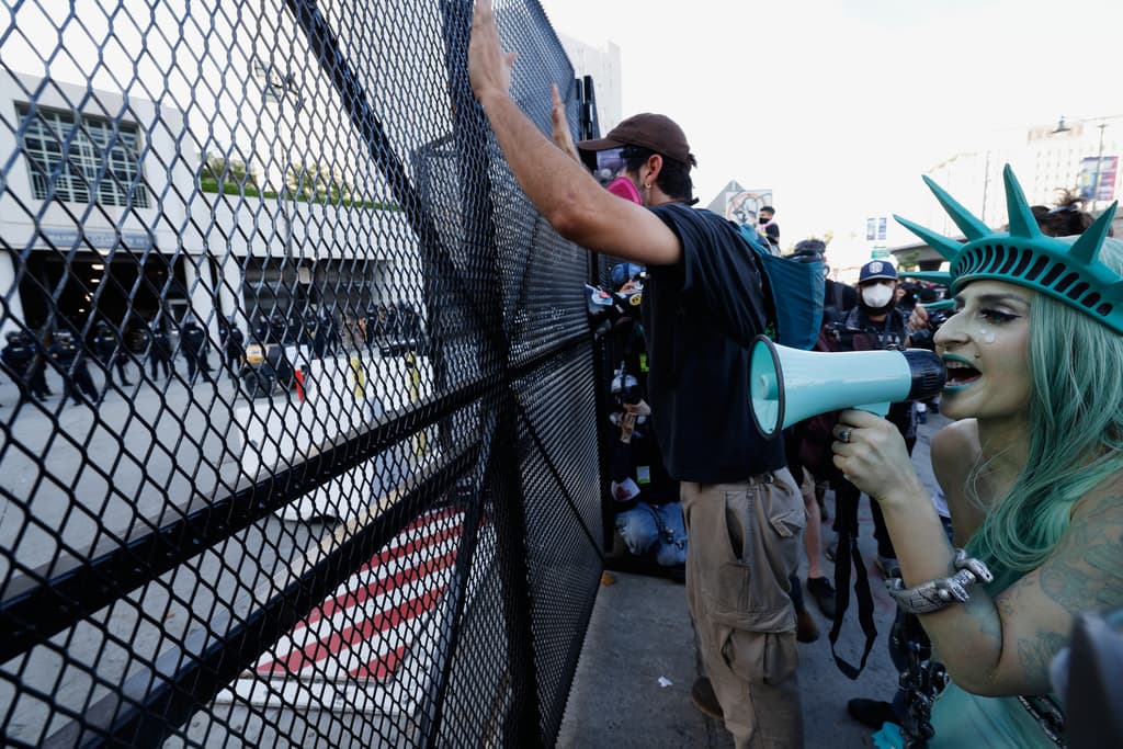 Este sábado 28 de marzo se registraron incidentes aislados fuera del MDC cuando un grupo de manifestantes se desplazó desde el acto principal hacia la instalación federal.