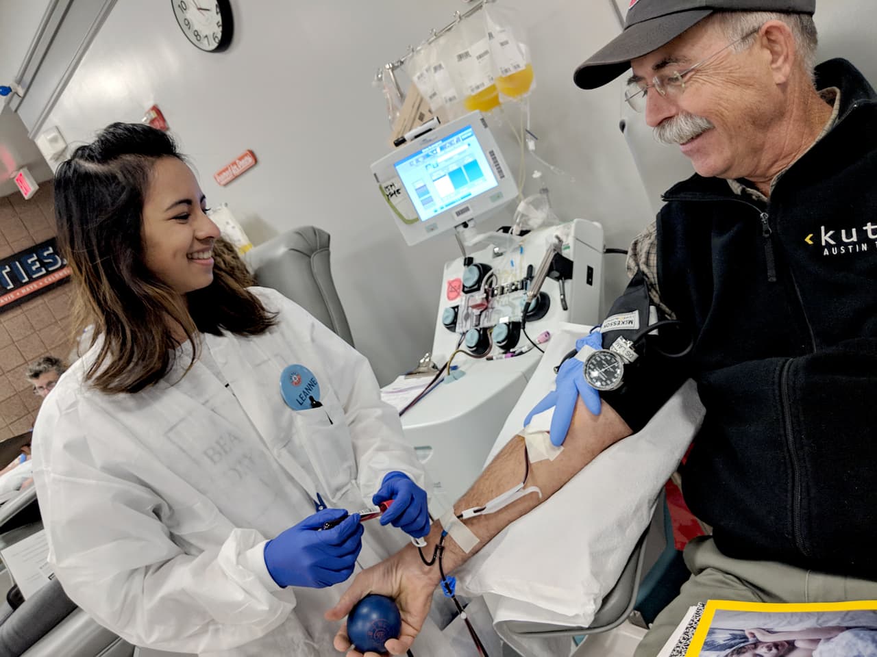 We Are Blood ha luchado con las donaciones de sangre desde el inicio de la pandemia, pero las caídas significativas en los donantes recientemente en el centro de Texas han creado una escasez crítica antes de la temporada navideña.