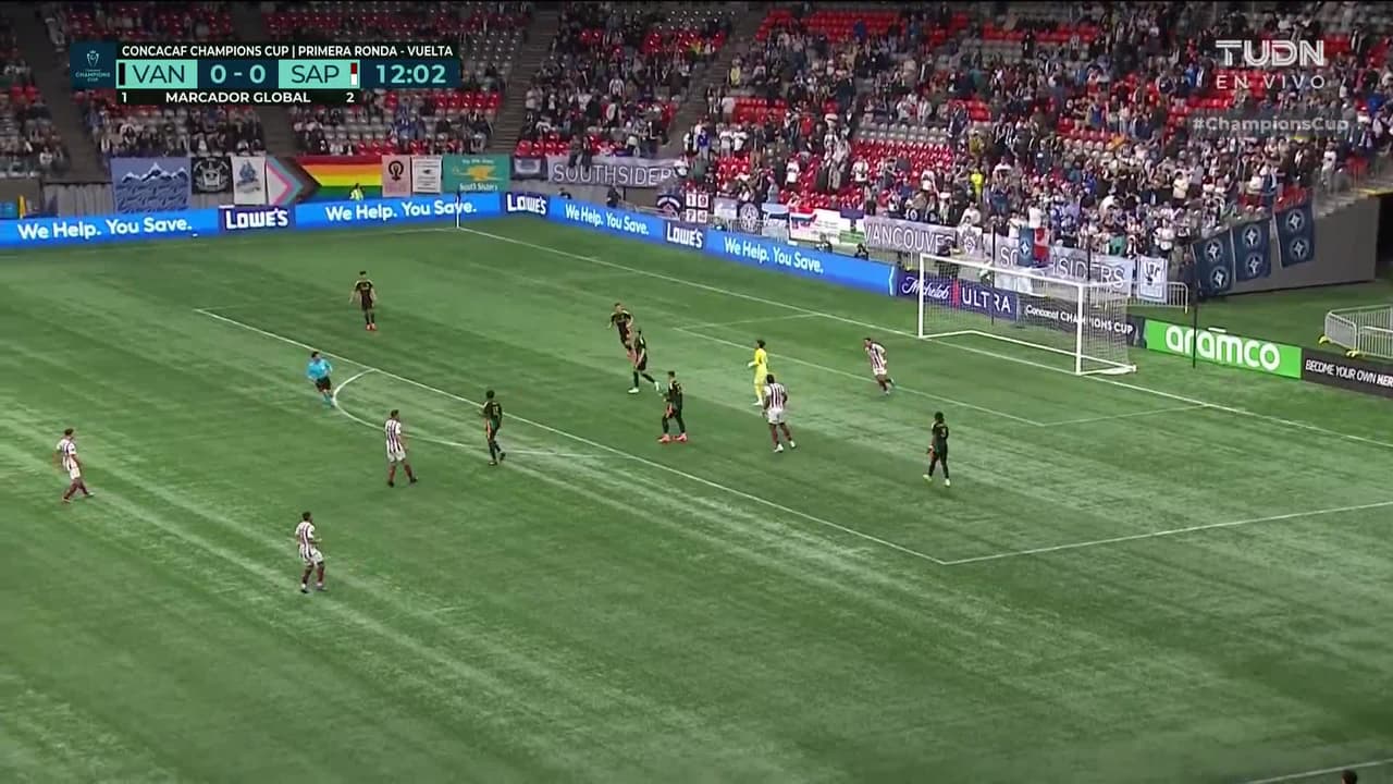 ¡TIRO ATAJADO! disparo por Kendall Waston.