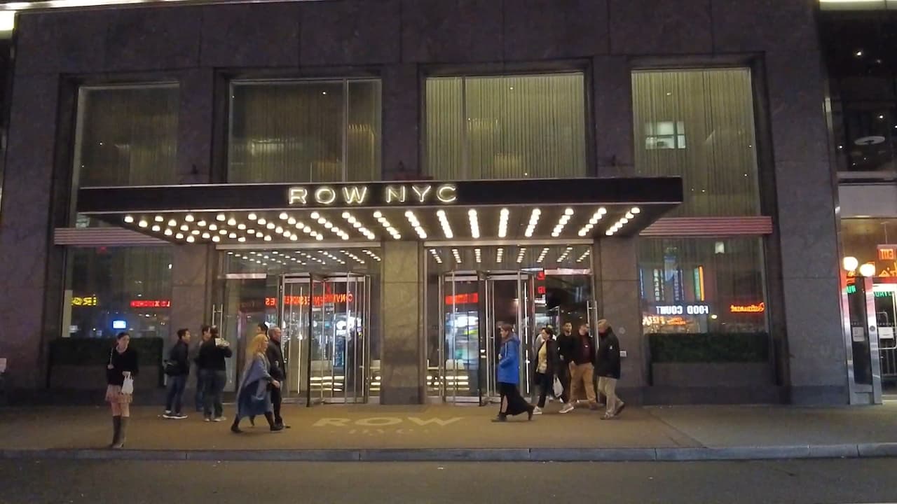 Ciudad de Nueva York alojará a inmigrantes en hotel de cuatro estrellas en Times Square