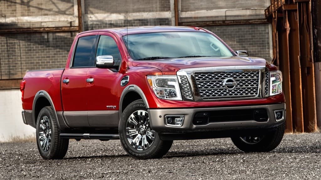 <b>9. Nissan Titan</b>: La segunda generación de la camioneta grande de Nissan colocó un total de 
<b>4,937 unidades</b> en mayo de 2017. Esto representa un 
<b>enorme salto del 435.5% </b>respecto a sus ventas en mayo de 2016 cuando 
<b>su producción aún no había alcanzado su ritmo óptimo</b>. Esta circunstancia también se refleja en la subida promedio del 289.5% en las ventas de la Nissan Titan en lo que va del año.
<br>