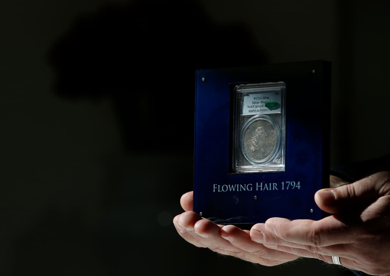 "Esta es una moneda de ensueño, un artefacto de valor incalculable que me enorgullece poseer y lamento mucho que se vaya", dijo Bruce Morelan a CNN.