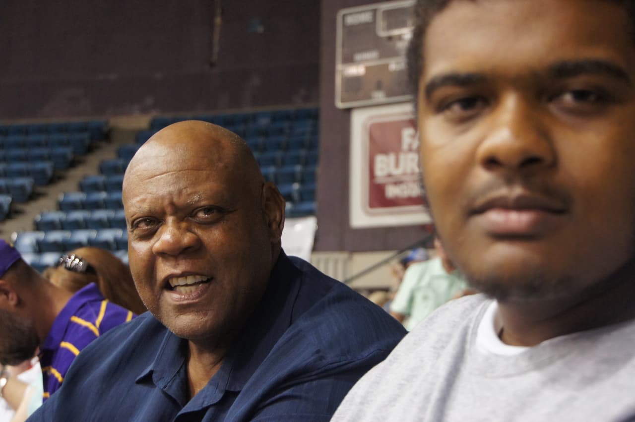 Chuck Dawkins y su hijo creen que Trump hablaba a los blancos cuando dijo: "Qué diablos tienen que perder, voten por mí".