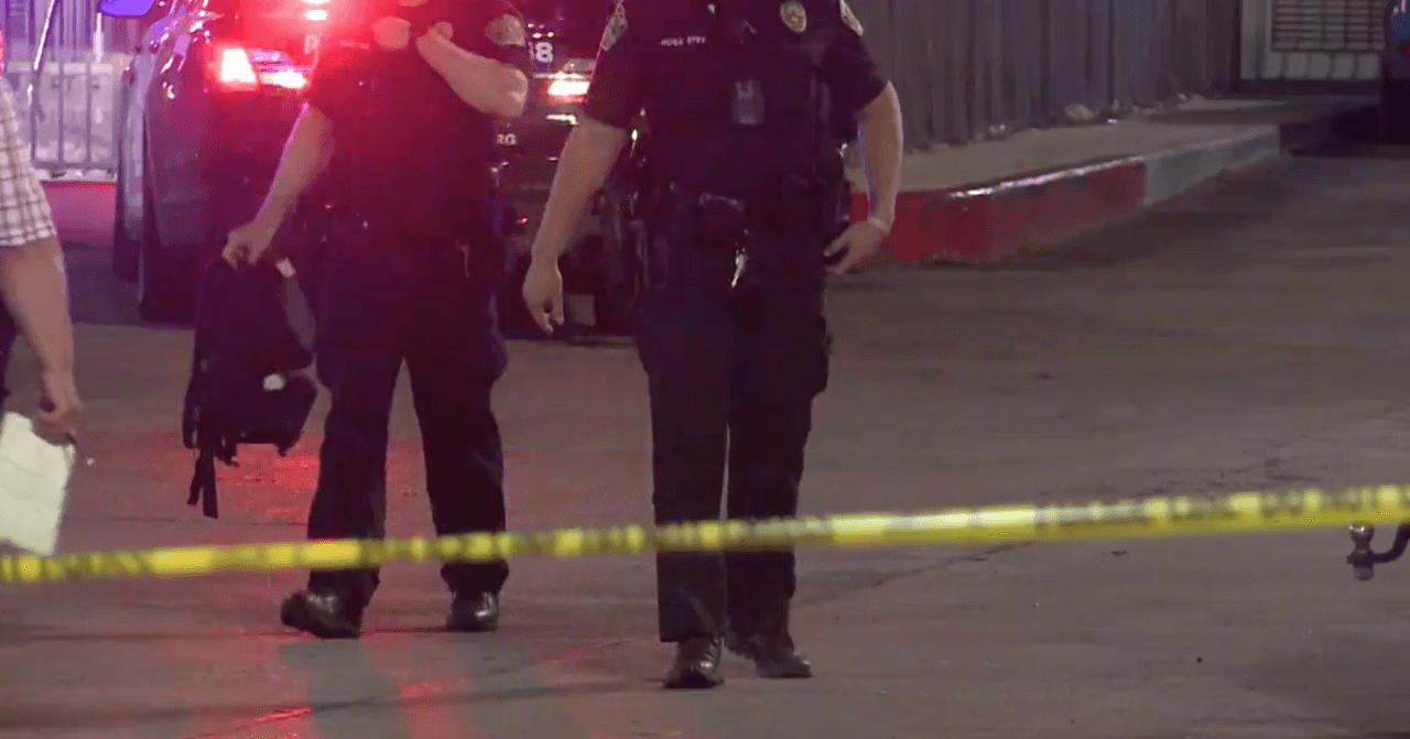 En este lugar también se había
<a href="https://www.univision.com/local/austin-kakw/identifican-victima-asesinato-motel-6-austin-14-de-febrero-buscan-sospechoso">registrado un asesinato y buscan el sospechoso de ese crimen. </a>