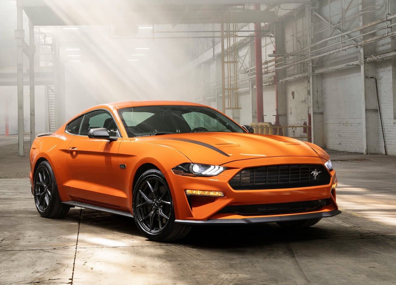 <b>6. Ford Mustang - 10 años</b>
<br>
<br>Este modelo no habría entrado en el Top 10 de hace dos años, pero eso ha cambiado de forma drástica, pues según este nuevo estudio sus dueños lo mantienen en su poder hasta durante una década. El Ford Mustang es una opción asequible para quienes buscan un rendimiento deportivo. Además, lo cobija el hecho de que se trata de una leyenda americana.
<br>
<br>En la imagen un Ford Mustang 2020.