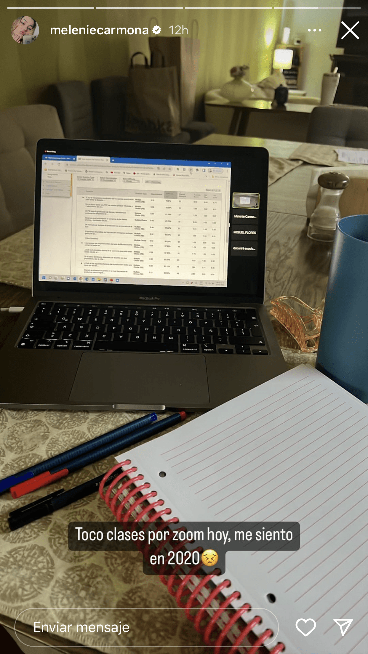 La situación la ha obligado a permanecer en casa y tomar sus clases de manera virtual, tal como sucedió a inicios de 2020 cuando estalló la pandemia de covid-19.
<br>