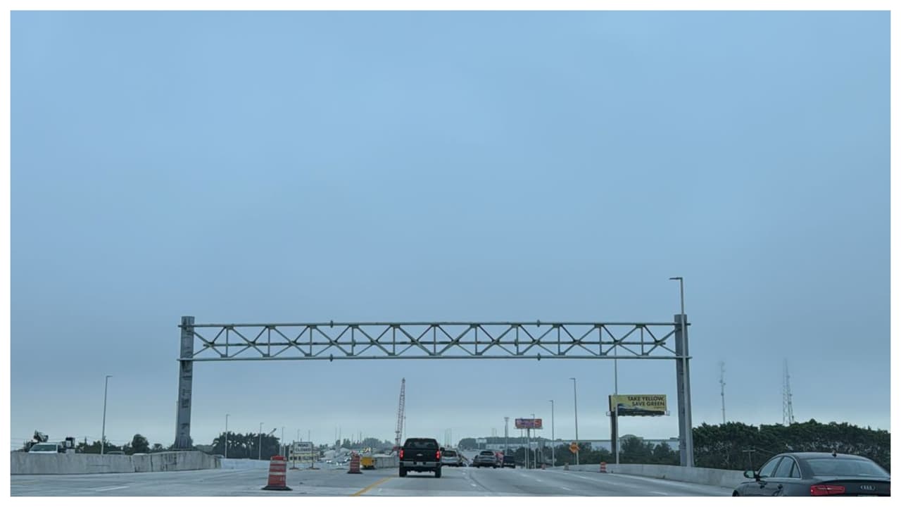 En la Turnpike a la altura de Doral no se ven las casas o palmeras.